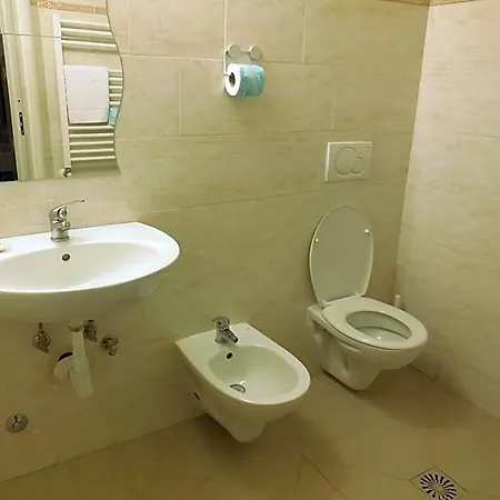 ホテル クレッシー *